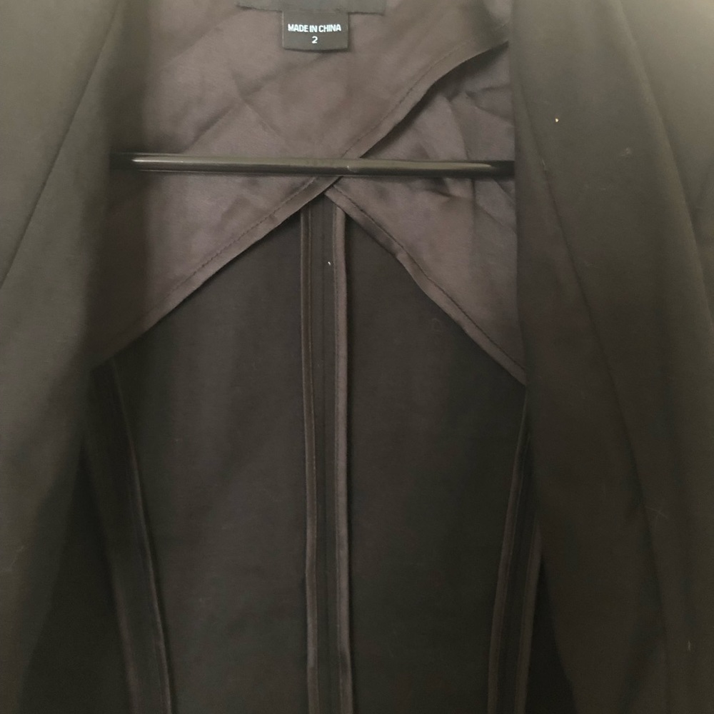 Women’s designer 2 piece suit by Marciano’s - Picture 3 of 4